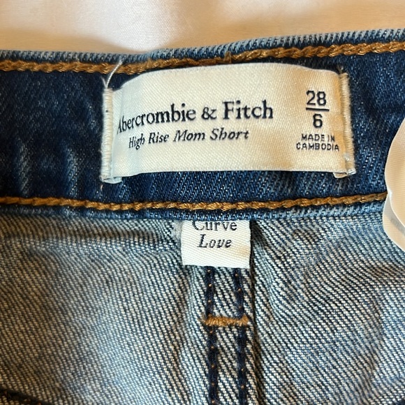 Abercrombie Curve Love Shorts - Picture 2 of 3